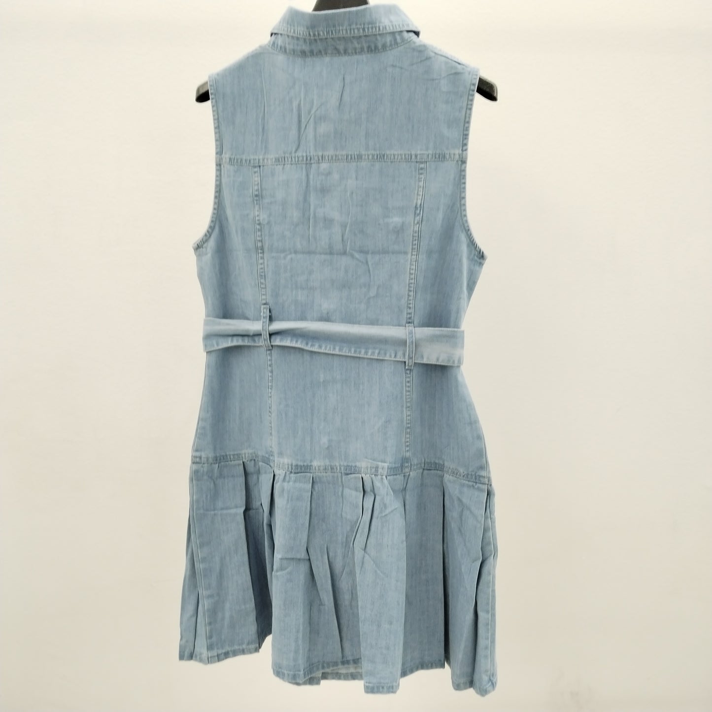 Abito in Denim con Cintura e Gonna a Pieghe