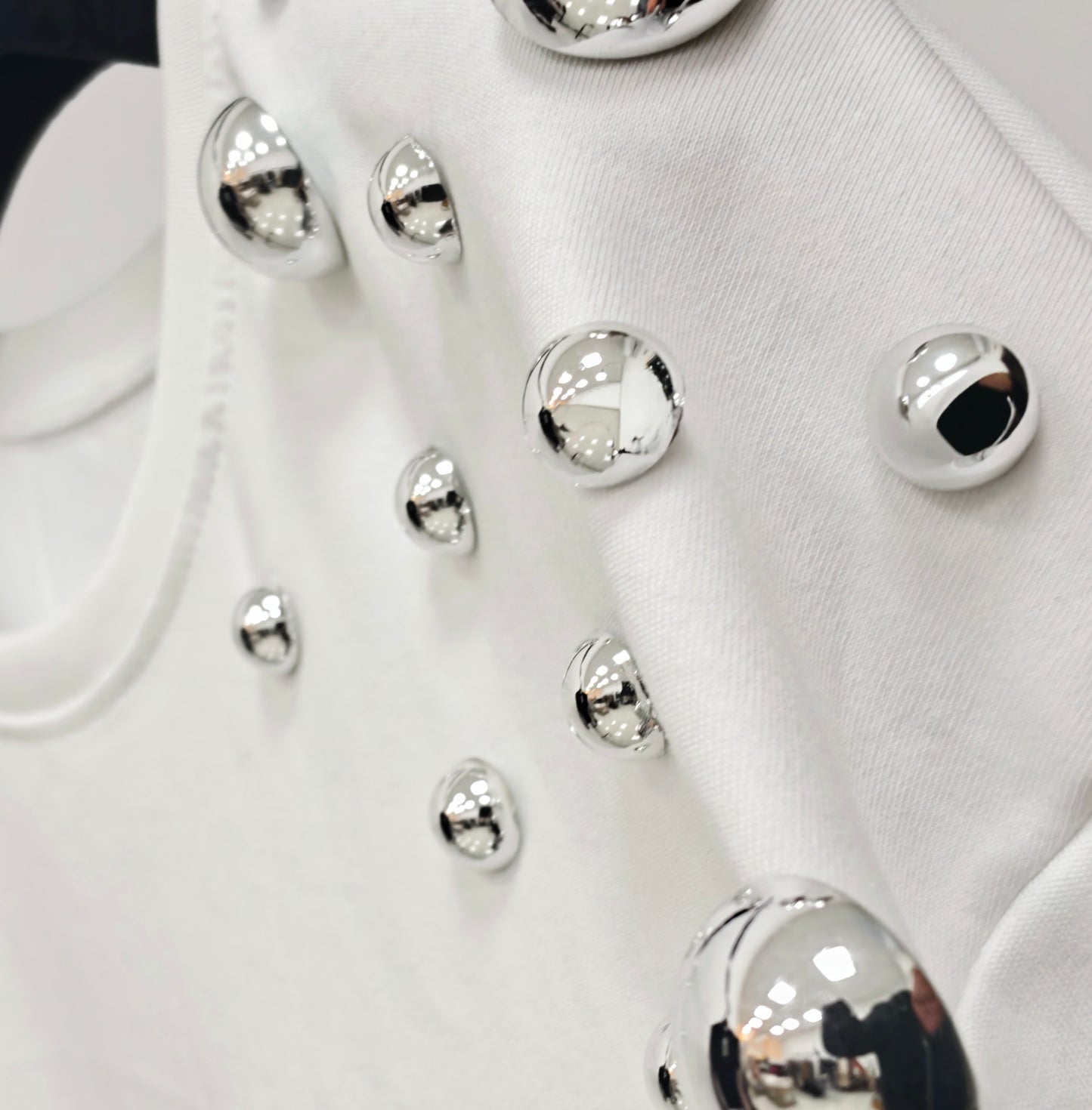 Women’s Studded Shoulder Oversized T-Shirt – Minimalist Short Sleeve Tee with Metal Ball Embellishments, Street Style Statement Top
