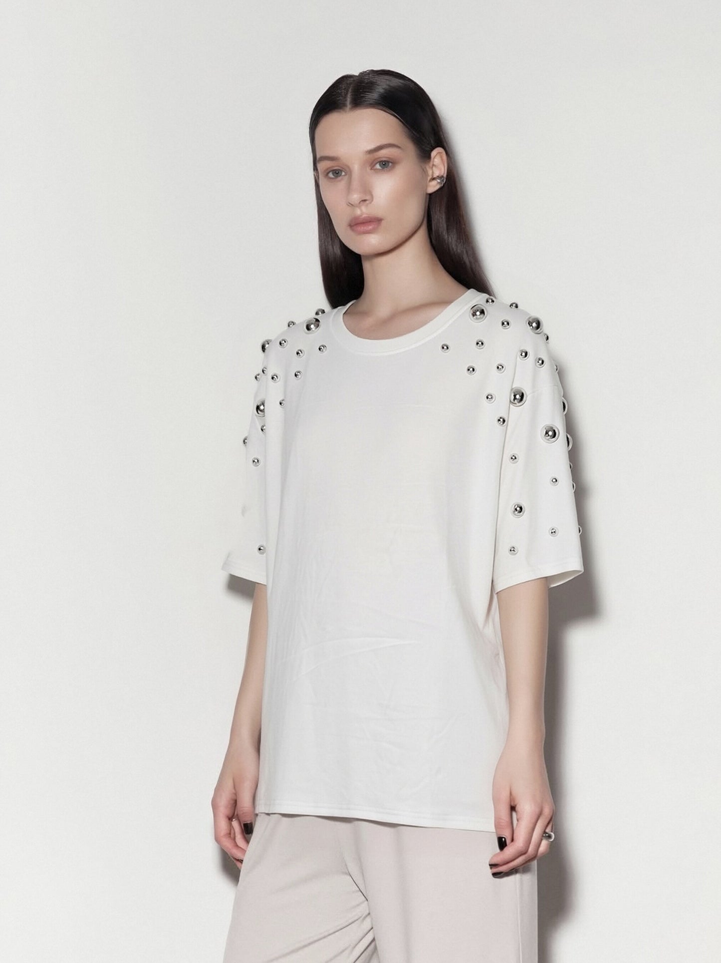 Women’s Studded Shoulder Oversized T-Shirt – Minimalist Short Sleeve Tee with Metal Ball Embellishments, Street Style Statement Top