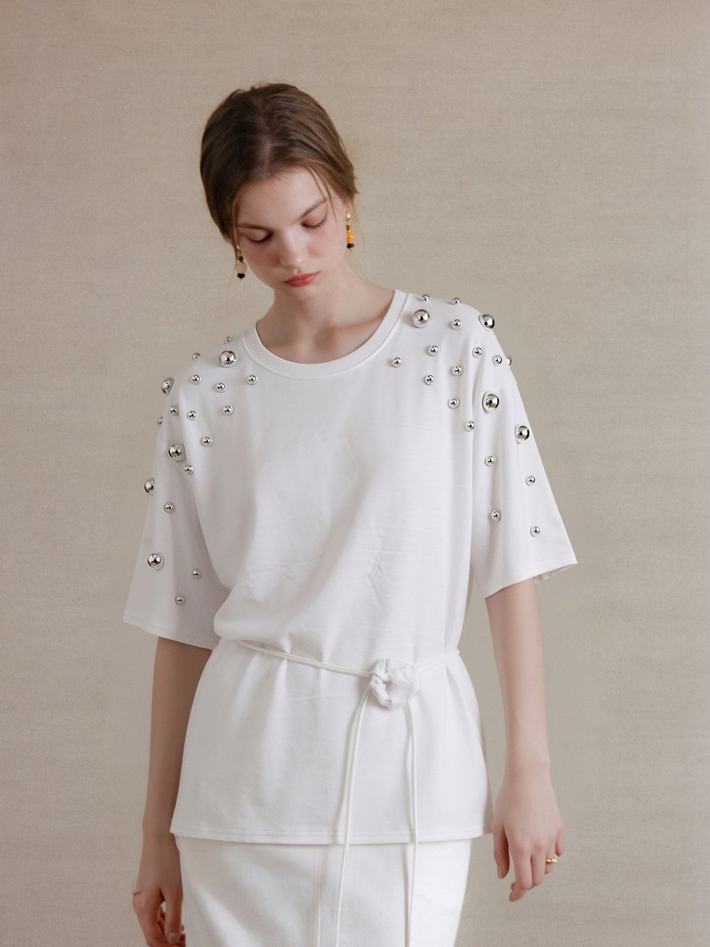 Women’s Studded Shoulder Oversized T-Shirt – Minimalist Short Sleeve Tee with Metal Ball Embellishments, Street Style Statement Top