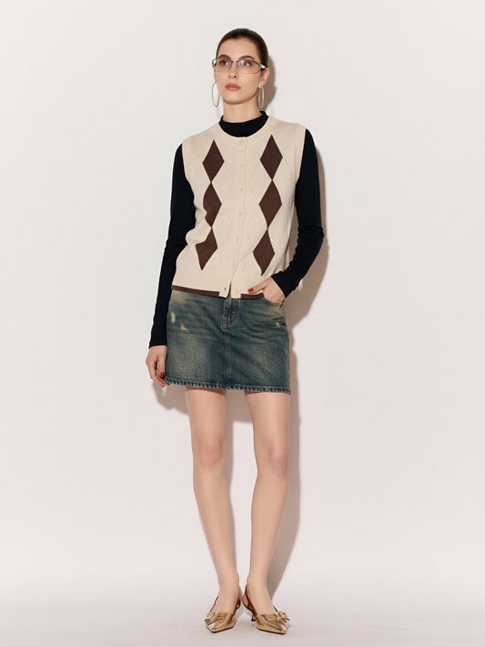 omen’s Argyle Knitted Vest Cardigan – Sleeveless Button-Up Preppy Sweater