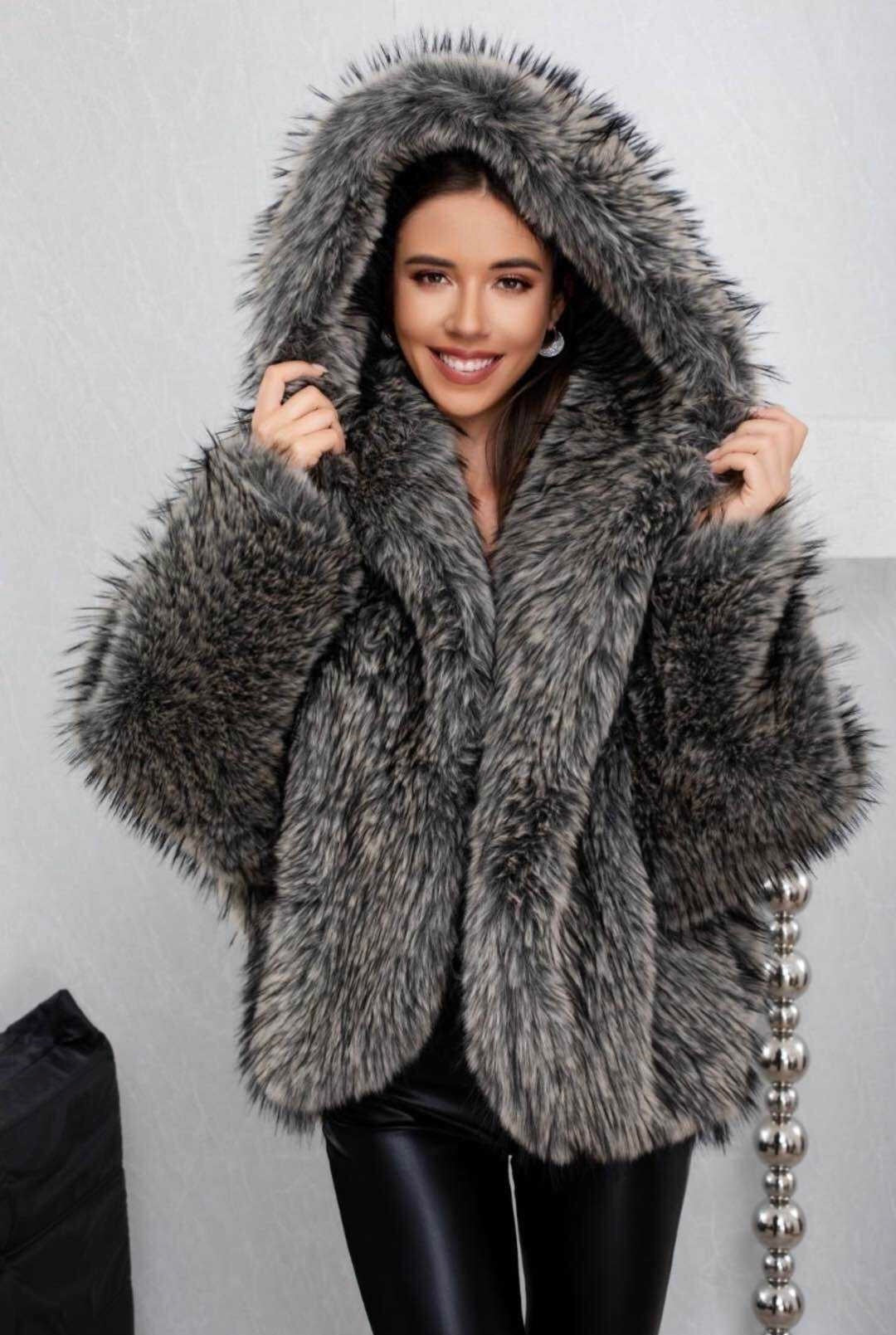 Zayla Women’s Fluffy Faux Fur Short Jacket – Grey Warm Winter Coat, Soft Plush Trendy Aesthetic Outerwear