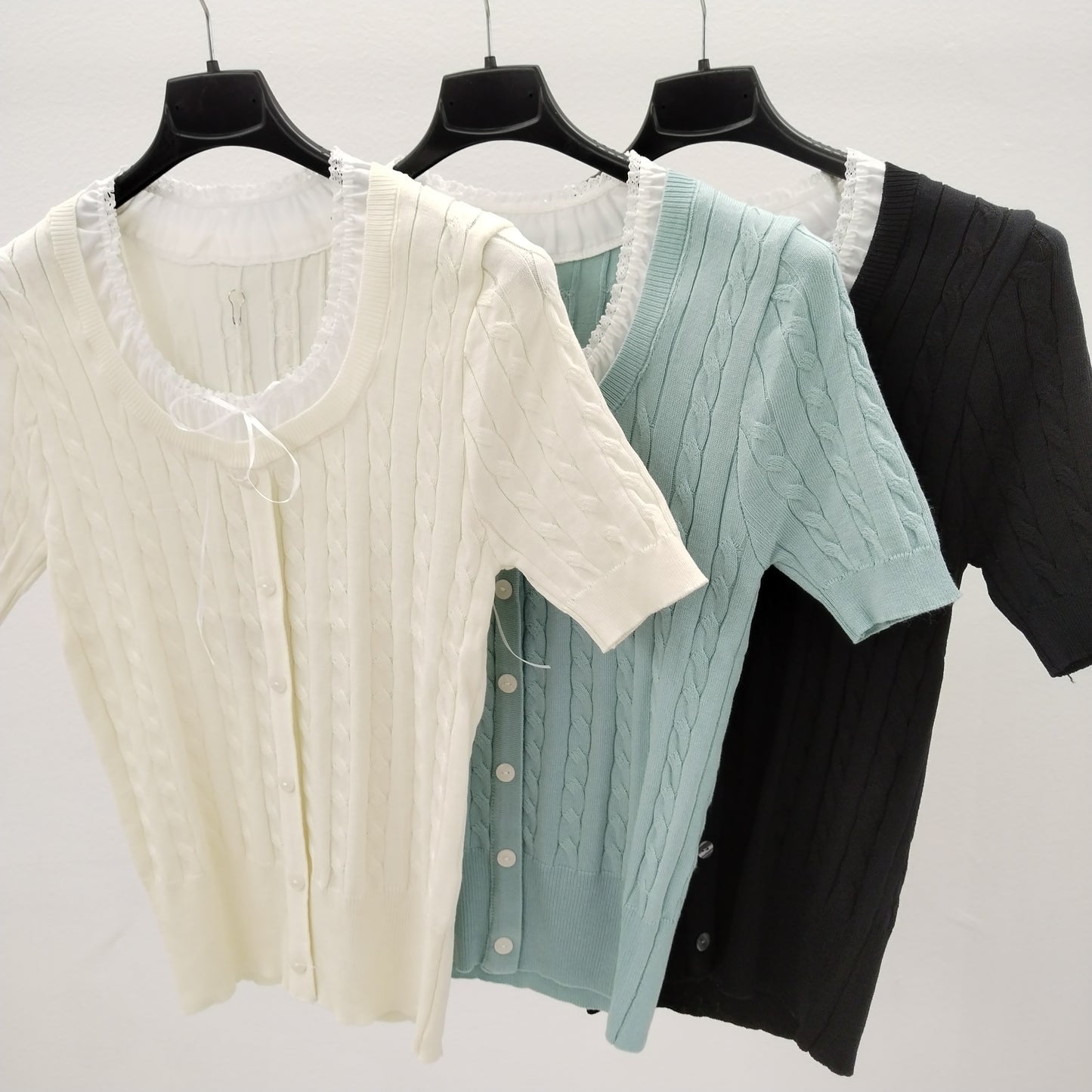 Cardigan Corto a Trecce con Bottoni