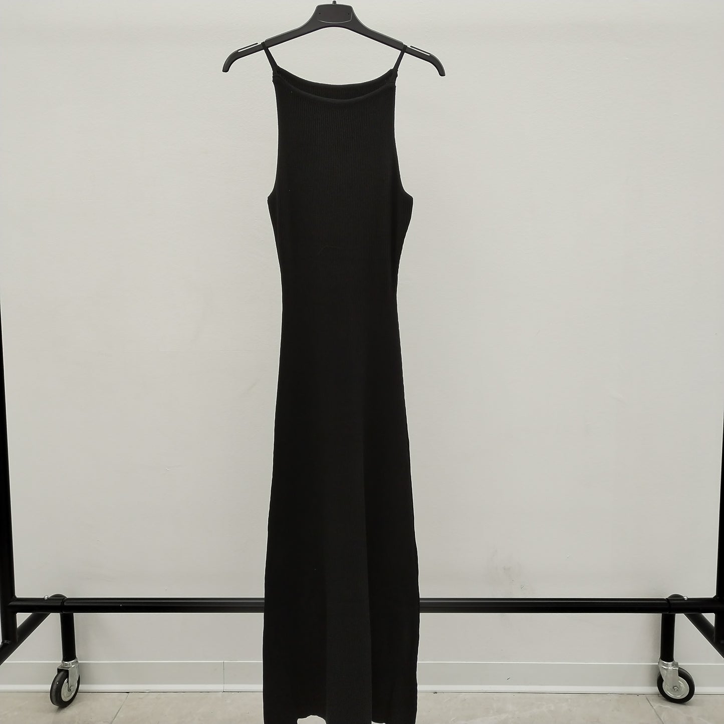 Abito Lungo Elegante con Spalline Sottili