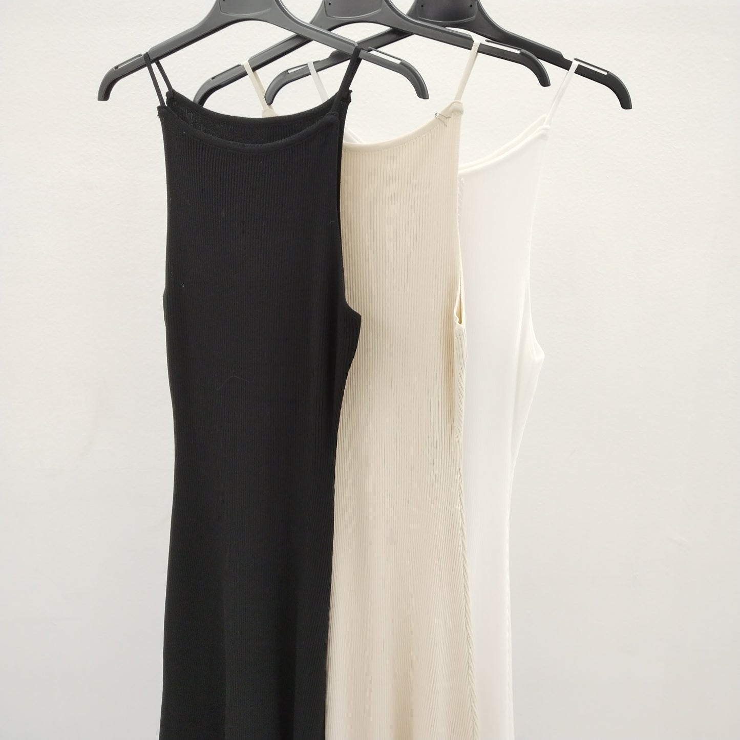 Abito Lungo Elegante con Spalline Sottili