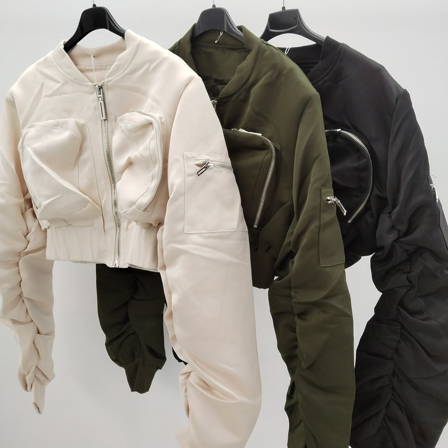 Bomber Corto con Zip e Tasche