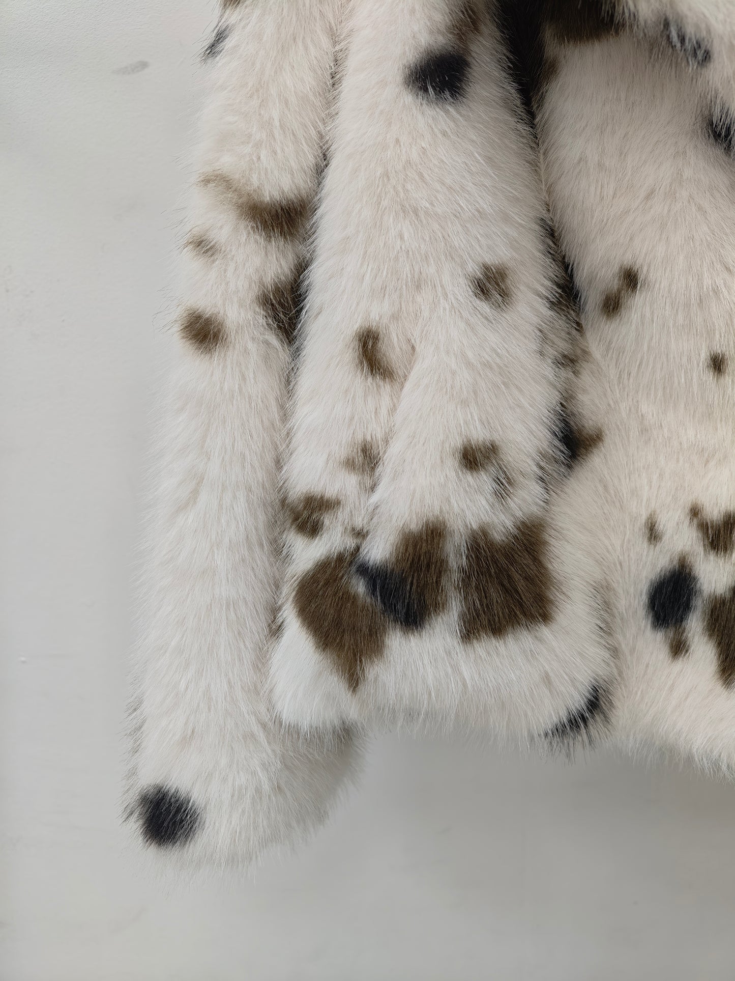 Zayla Women’s Cow-Print Faux Fur Short Jacket – Fluffy Warm Plush Winter Coat, Trendy Aesthetic Outerwear