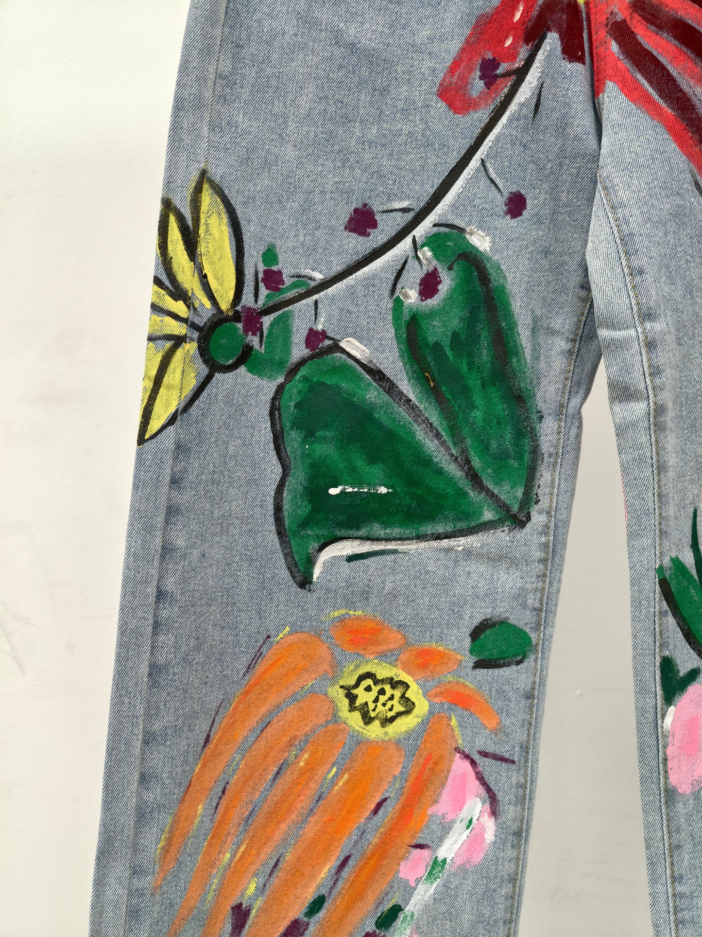 Women’s Hand-Painted Floral Denim Jeans – Artistic Wide-Leg Jeans, Statement Designer Style for Daily Wear