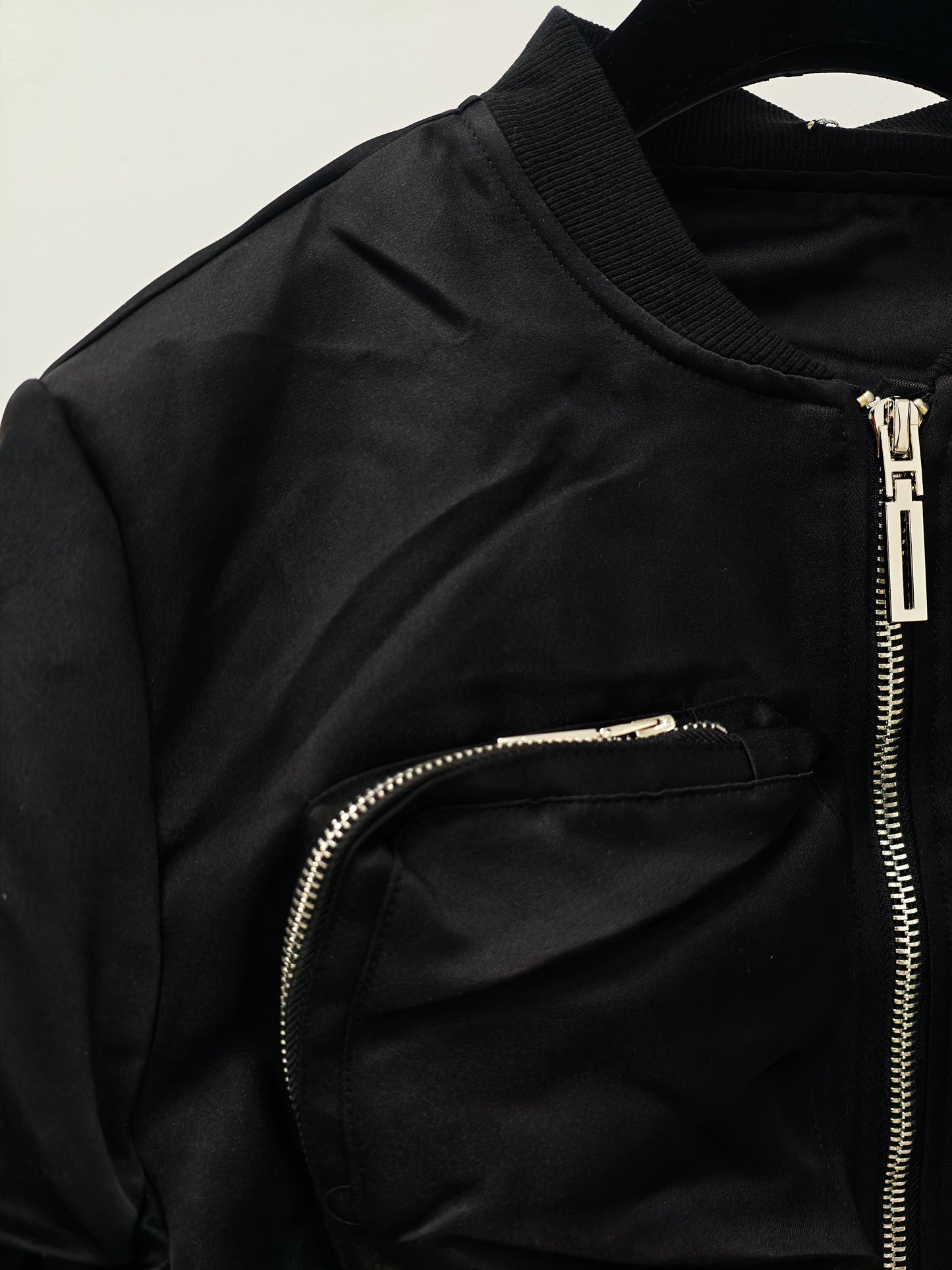 Women’s Cropped Bomber Jacket – Zip-Up Utility Pocket Jacket