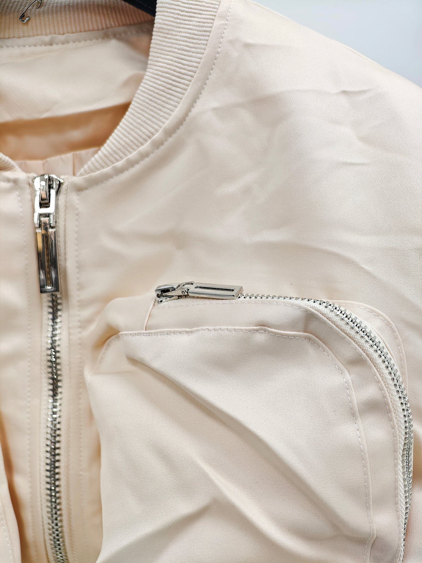 Women’s Cropped Bomber Jacket – Zip-Up Utility Pocket Jacket