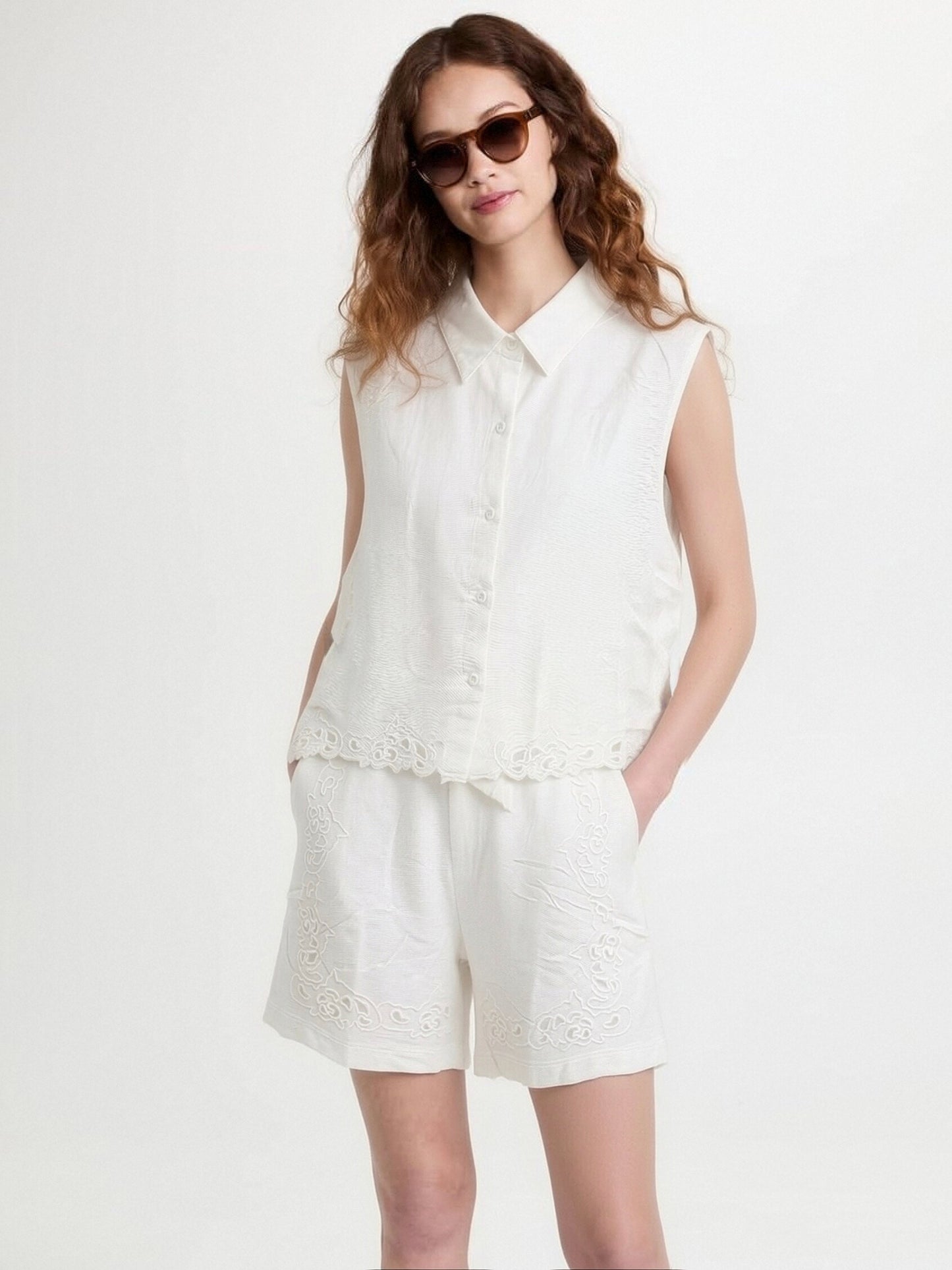 Women’s Embroidered Linen Two-Piece Set – Sleeveless Button-Up Linen Top & Lace Detail Shorts Summer Co-Ord Outfit